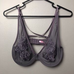 bra w/ floral design